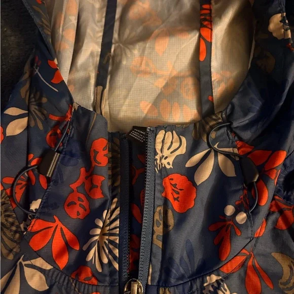 The North Face Red and Blue Floral Windbreaker - Picture 4 of 8